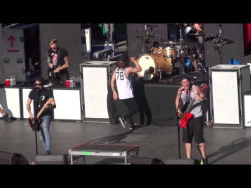 All Time Low - A Love Like War Live @ Epicenter 2013 with Vic Fuentes