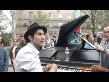Пианист Davide Martello выступил в Донецке возле ОГА