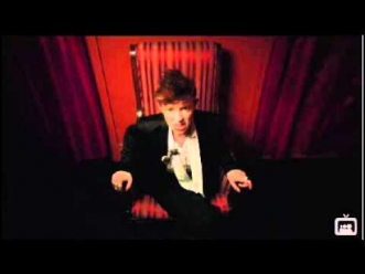 La Roux- In for the Kill (VEVO Go shows version)