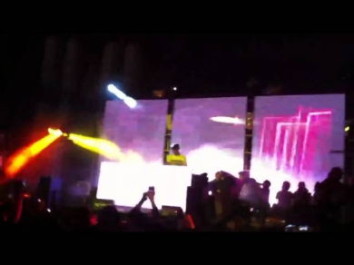 Dj Chuckie - Michael Jackson's Hollywood Tonight remix @ Six Flags Mexico (18/2/11)