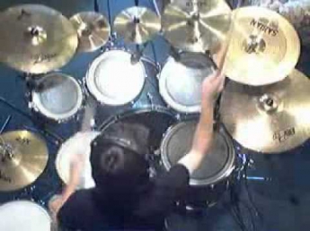 Vaguinho tocando Six - All that Remais Drum cover.