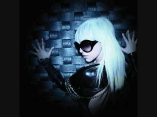 Lady GaGa, Shakira, Pitbull, Madonna, David Guetta feat. Akon - Mega Mash-Up Remix.